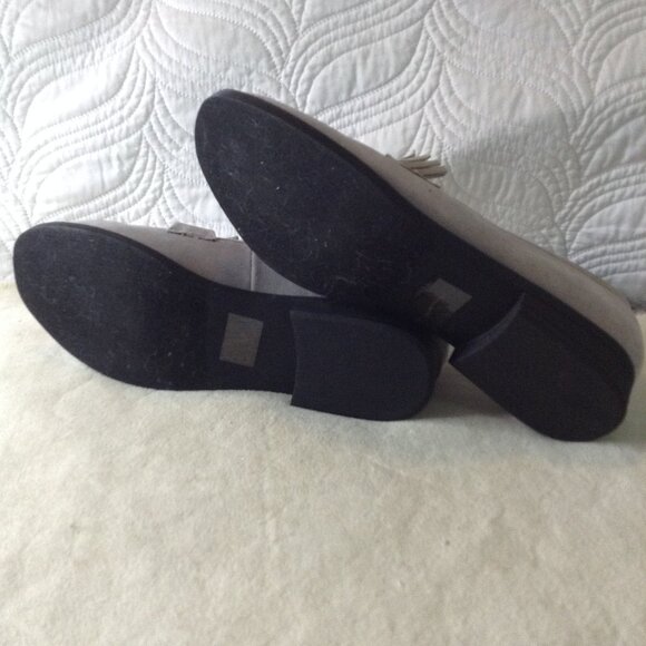 NWOT TG "Brinley" "11" Light Gray Sueded Horsebit/Tasseled Loafers.  Quite Lux - Picture 4 of 5